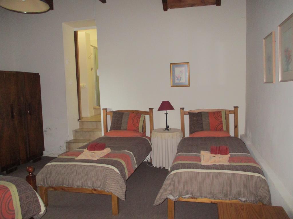 Van Rhyn Guest House Vanrhynsdorp Eksteriør billede
