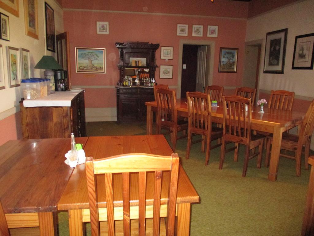 Van Rhyn Guest House Vanrhynsdorp Eksteriør billede