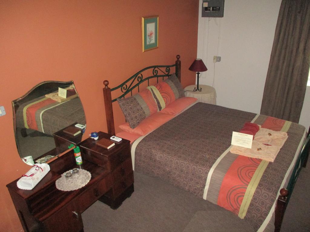 Van Rhyn Guest House Vanrhynsdorp Eksteriør billede